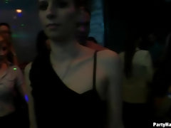 Bekleidet, Hundestellung, Frau, Handjob, Hardcore, Interrassisch, Orgie, Ablutschen