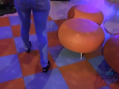 Enthousiasteling, Badkamer, Vriendin, Spijkerbroeken, Doordringend, Kut duiken, Geschoren, Tieten likken