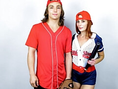 18 ans, Gros cul, Grosse bite, Sucer une bite, En levrette, Rousse roux, Adolescente, Nénés