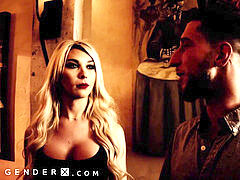 Blondine, Transfrau, Tätowierung