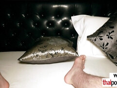 18 jaar, Aziatisch, Grote lul, Pijpbeurt, Lul, Hardcore, Mager, Tieten likken