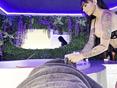 Grosser arsch, Grosse titten, Braunhaarige, Hd, Milf, Mutti, Höschen, Zierlich