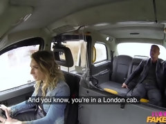 Auto, Spermaladung, Hundestellung, Aufs gesicht abspritzen, Frau, Würgen, Lecken, Schlucken