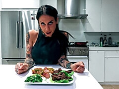 Cul, Gros seins, Sucer une bite, En levrette, Branlette thaïlandaise, Mère que j'aimerais baiser, Tatouage, Nénés