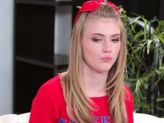 Hannah make a move for the girls