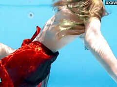 18 jaar, Blond, Hd, Openbaar, Kut duiken, Alleen, Tiener, Tieten likken