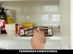 Grosser schwanz, Geile alte tussi, Spermaladung, Mutti, Schreiend, Stiefmutter, Jungendliche (18+), Flotter dreier