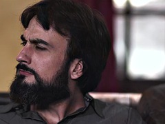 Анальный секс, Бисексуалы, Двойное проникновение, Каблуки, Межрасовый секс, Лизание, Тату, Втроем