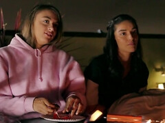 Жопа, Спальня, Большие сиськи, Очки, Лесбиянка, Мастурбация, Сиськи, Игрушки