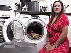 Salle de bains, Sucer une bite, En levrette, Famille, Femelle, Pov, Belle mère, Tabou