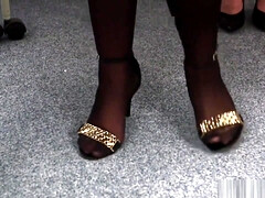 Arsch, Blasen, Britisch, Braunhaarige, Vollbusig, Weibliche domination, Hd, Nippel