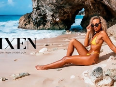 Noire, En levrette, Noir ébène, Branlette thaïlandaise, Interracial, Embrassement, De plein air, Adolescente