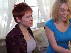 指いじり, キス, レズビアン, オナニー, 淫乱熟女, オーガズム, 赤毛, ティーン