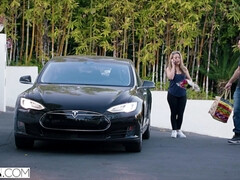 18 ans, Gros seins, Sucer une bite, Érotique, Faciale, Poilue, Hard, Plan cul à trois