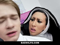 18 años, Morena, Sexo duro, Monja, Colegiala, Chorro, Maestra, Adolescente