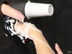 Braunhaarige, Europäisch, Fetisch, Lingerie, Masturbation, Piercing, Solo, Spielzeuge