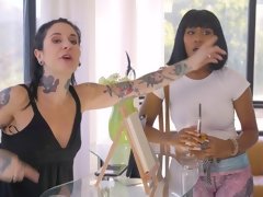 Morena, Ébano, Besar, Lesbiana, Lamidas, Masturbación, Aceite, Coño