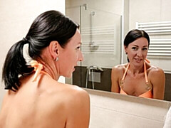 Amateur, Culo grande, Penetracion con dedos, Masturbación, Madres para coger, Ducha, Solo, Estriptis