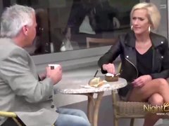 69 negenenzestig, Grote mammen, Pijpbeurt, Sperma, Omie, Handbeurt, Rijpe lesbienne, Vrouw