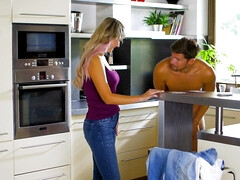 Cul, Européenne, 2 femmes 1 homme, Cuisine, Seins naturels, Piercing, Plan cul à trois, Épouse