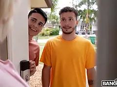 Gros seins, Sucer une bite, Plantureuse, Éjaculation interne, En levrette, Faciale, Hd, Rasée