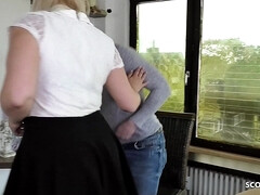 Blonde, Sucer une bite, Preservatif, Éjaculation interne, Hard, Jarretelles, Professeur, Adolescente