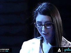 Culo grande, Tetas grandes, Rostro sentado, Penetracion con dedos, Sexo duro, Lesbiana, Realidad, Trio