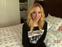 Blonde, Masturbation, Orgasme, Petite femme, Piercing, Chatte, Rasée, Nénés