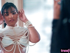 Grosser arsch, Grosser schwanz, Blasen, Schwanz, Hardcore, Latina, Rau, Transfrau