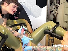 Leie, Sadomasochismus, Weibliche domination, Hd, Latex, Herrin, Kurzes haar, Flotter dreier