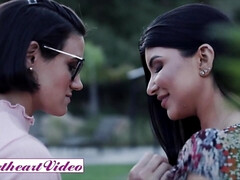 Поза 69, Большие сиськи, Пальцем, Поцелуи, Лесбиянка, Лизание, Милф, Игрушки