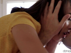 Kont, Bruinharig, Hardcore, Latijnse vrouw, Likken, Natuurlijke tieten, Tatoeage, Tieten likken