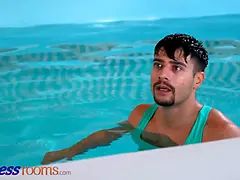 Braunhaarige, Hundestellung, Handjob, Hd, Pool, Russisch, Schreiend, Dusche