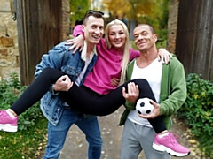 18 jahre, Grosser arsch, Grosser schwanz, Blondine, Blasen, Hundestellung, Natürlichen titten, Jungendliche (18+)