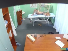 素人, 浮気者, カップル, 医者, 指いじり, なめる, 看護婦, オマンコ