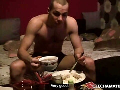 Braunhaarige, Gehörnter ehemann, Fetisch, Lecken, Im freien, Realität, Rasiert, Jungendliche (18+)