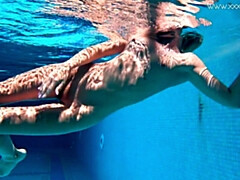 Blondine, Hd, Pool, Solo, Jungendliche (18+), Eng, Titten, Unter wasser