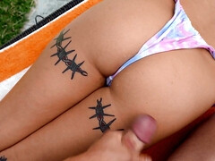Beauté, Brunette brune, Cuisine, Tatouage