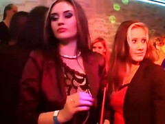 Pijpbeurt, Rondborstig, Schattig, Groep, Handbeurt, Orgasme, Kut duiken, Tieten likken