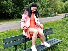 Leie, Braunhaarige, Nackt, Nackt, Im freien, Höschen, Pissen, Solo