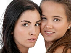 Culo grande, Tetas grandes, Penetracion con dedos, Lesbiana, Lamidas, Lencería, Masturbación, Coño