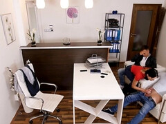 18 ans, Amateur, Sucer une bite, Brunette brune, En gros plan de très près, Cocu, En levrette, Réalité