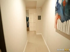 Cul, Gros seins, Brunette brune, Pieds, Mère que j'aimerais baiser, Pov, Réalité, Tatouage