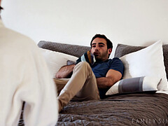 Salle de bains, Chambre à dormir, Brunette brune, En levrette, Doigter, Branlette thaïlandaise, Chatte, Tatouage