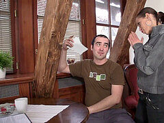 Sucer une bite, Brunette brune, Tromperie, Tchèque, Européenne, Petite amie, Léchez, Nénés