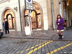 Blasen, Braunhaarige, Geile alte tussi, Handjob, Reif, Milf, Mutti, Realität