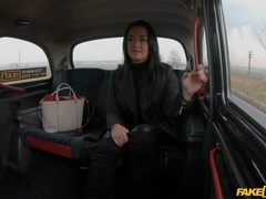 Culo, Negro, Botas, Coche, Tetas naturales, Al aire libre, Pov, Cabello corto