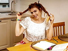 デカ尻, デカパイ, 指いじり, オナニー, 剃毛, ガリガリ, 一人, ストリッピング