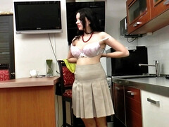 Leie, Grosser arsch, Grosse titten, Braunhaarige, Pummelig, Selbstgemacht, Masturbation, Solo