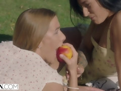 Chica, Culo grande, Rubia, Mamada, Lamidas, Estrella porno, Público, Coño